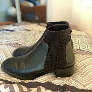 Zara basic leather boots. Bottes en cuir Zara.  EU 40, US 9